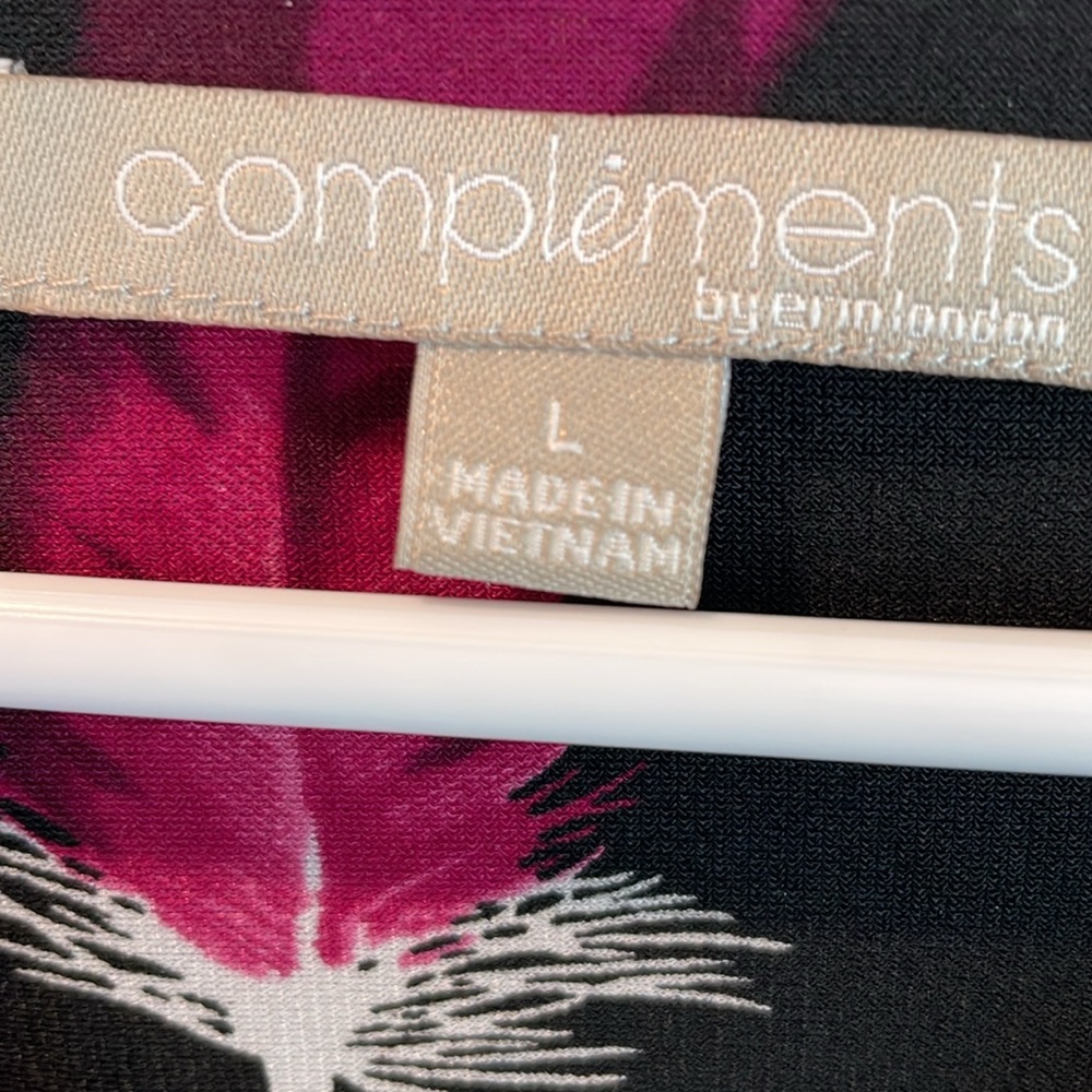 Compliments size Large - Picture 3 of 4